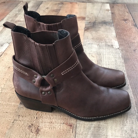 SOLD! FREE w/ bundle ☀️Reba Leather Ankle Booties - Picture 2 of 7